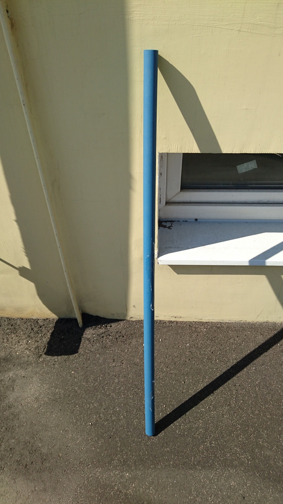 Присылают вот в такой пластиковой трубе — Mitsubishi ASX