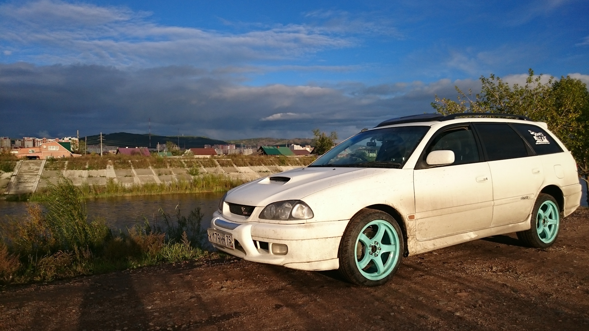 Каталог тойота калдина. Toyota Caldina. Калдина 210 диски. Колеса Тойота Калдина 210. Caldina 215 stance.