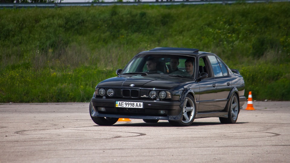 BMW e34 силуэт