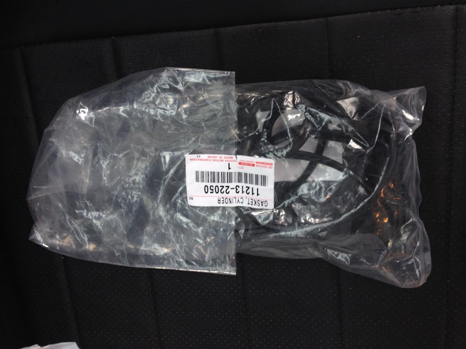Прокладка клапанной крышки 1121322050 — Toyota Corolla (120). Запчасти на фото: 1121322050
