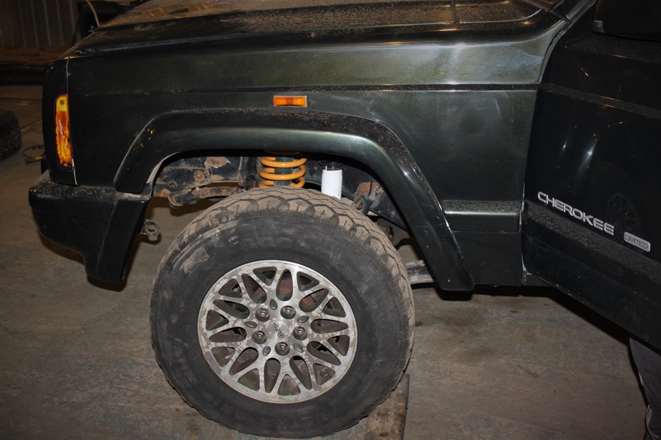 Протравили, загрунтовали, установили лифт кит. Клеем шумку. — Jeep ...