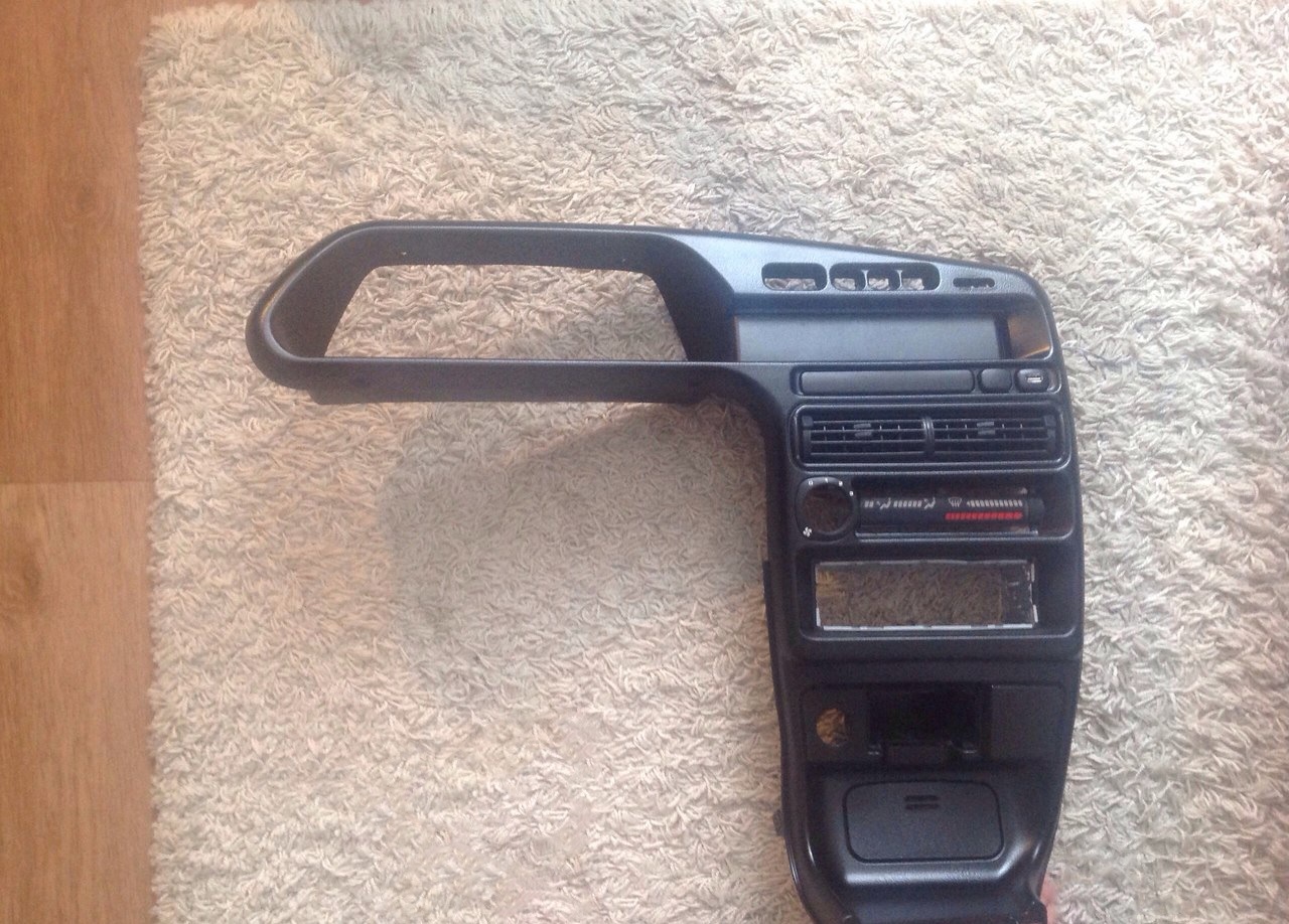 Восстановил вид гос номера и покрасил накладку панели приборов — Lada ...