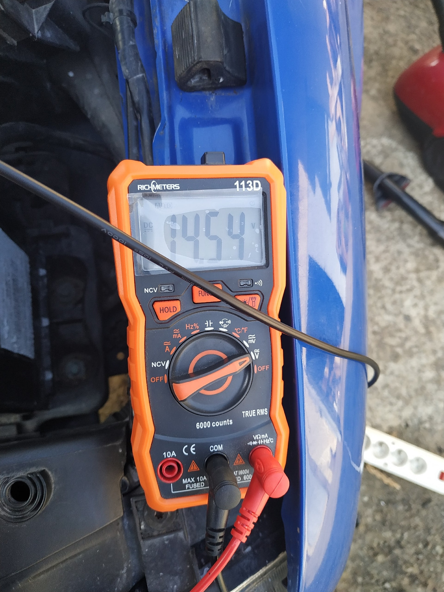 Ремонт: Слабое напряжение на клеммах аккумулятора при заведенном ...