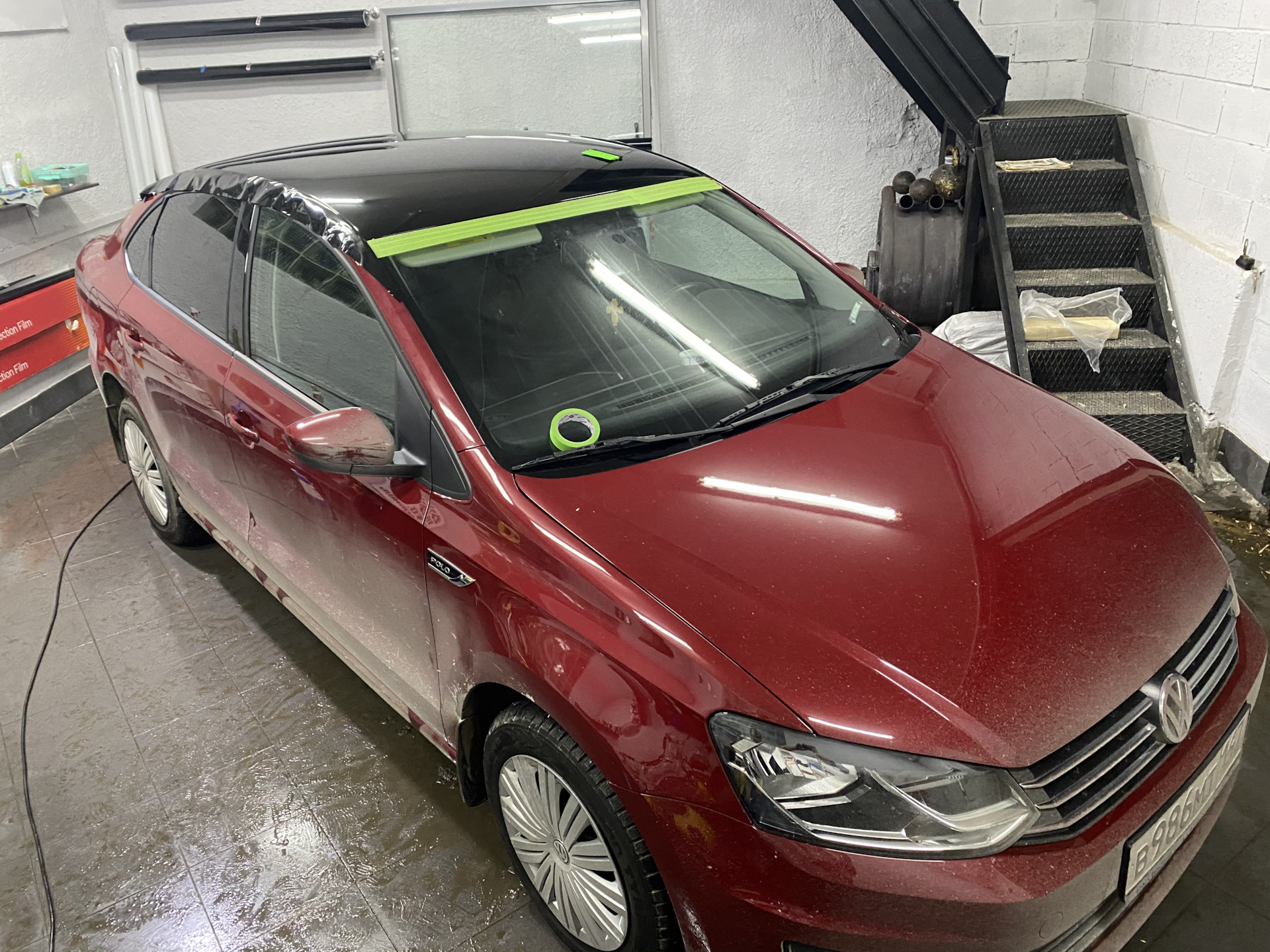 Оклейка в полиуритан морды и оклейка крыши в чёрный глянец — Volkswagen ...