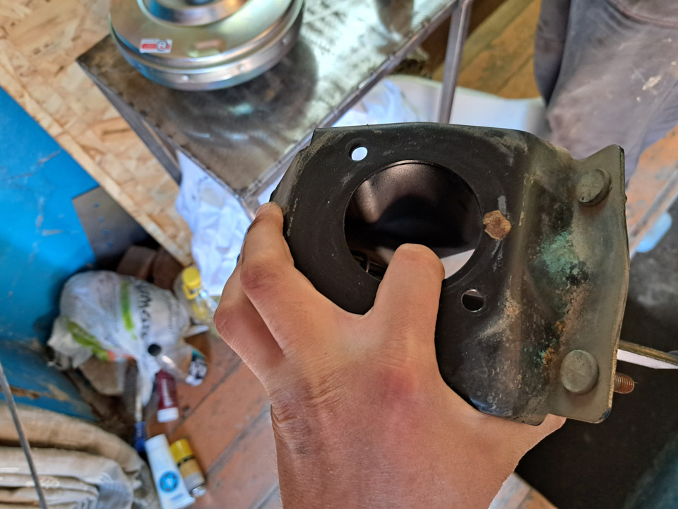 Сюда прикрутить — Lada Приора седан