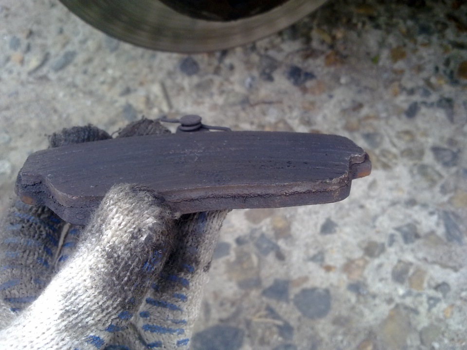 Замена тормозных колодок (передних) — ГАЗ 3110, 2,4 л, 1997 года ...