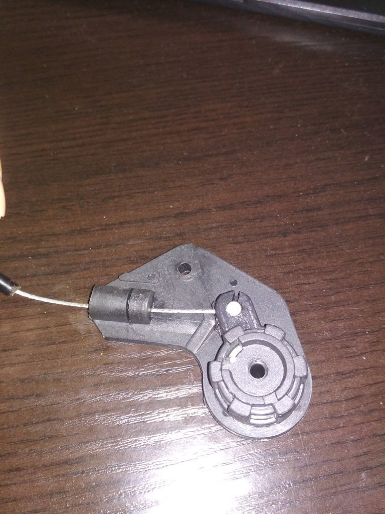 Заменил тросик открывания капота — BMW 5 series (E39), 2,5 л., 2001 ...