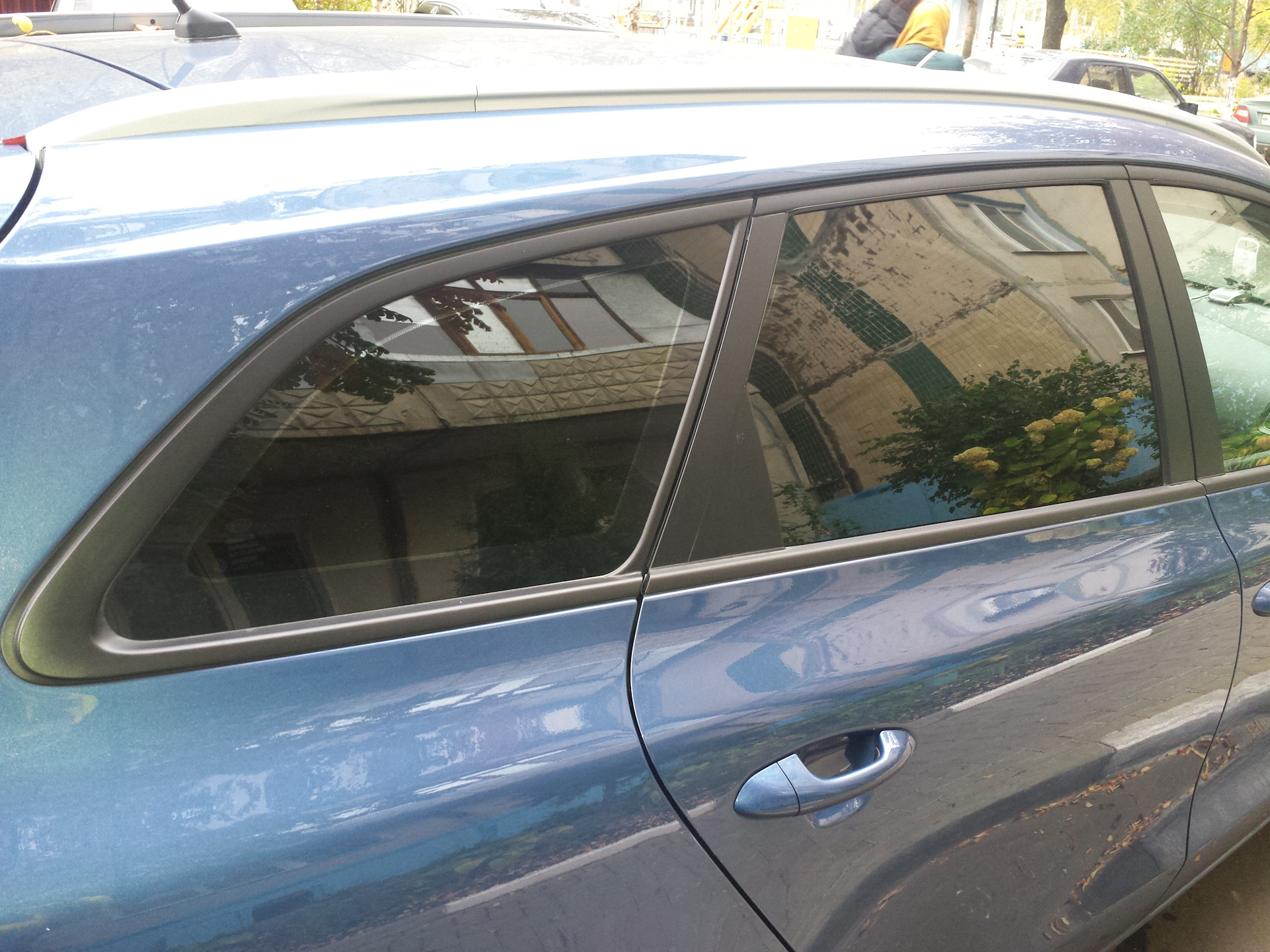 Задняя полусфера люмар 20 %. Тонировка задней полусферы bmw x6. Renault megane 3 тонировка. Тонировка задней полусферы что это. Тонировка задней полусферы.