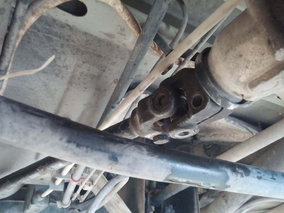 Вал и кардан на месте. — Volkswagen Caravelle (T3)