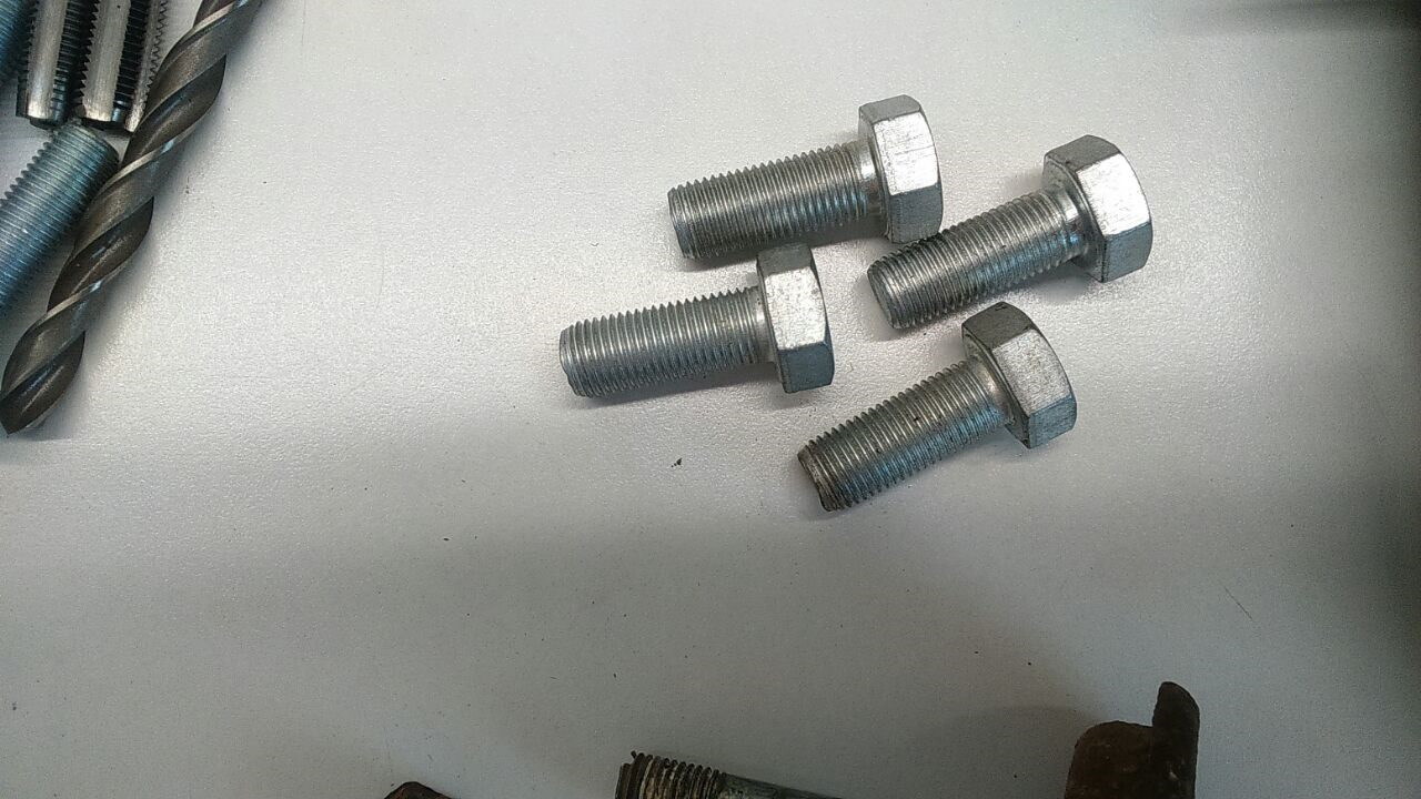 Kia sportage болт рычага нижнего поперечного. болты крепления передней. болт опоры стойки 2110. болты крепления передней. болт заднего моста камаз м16.