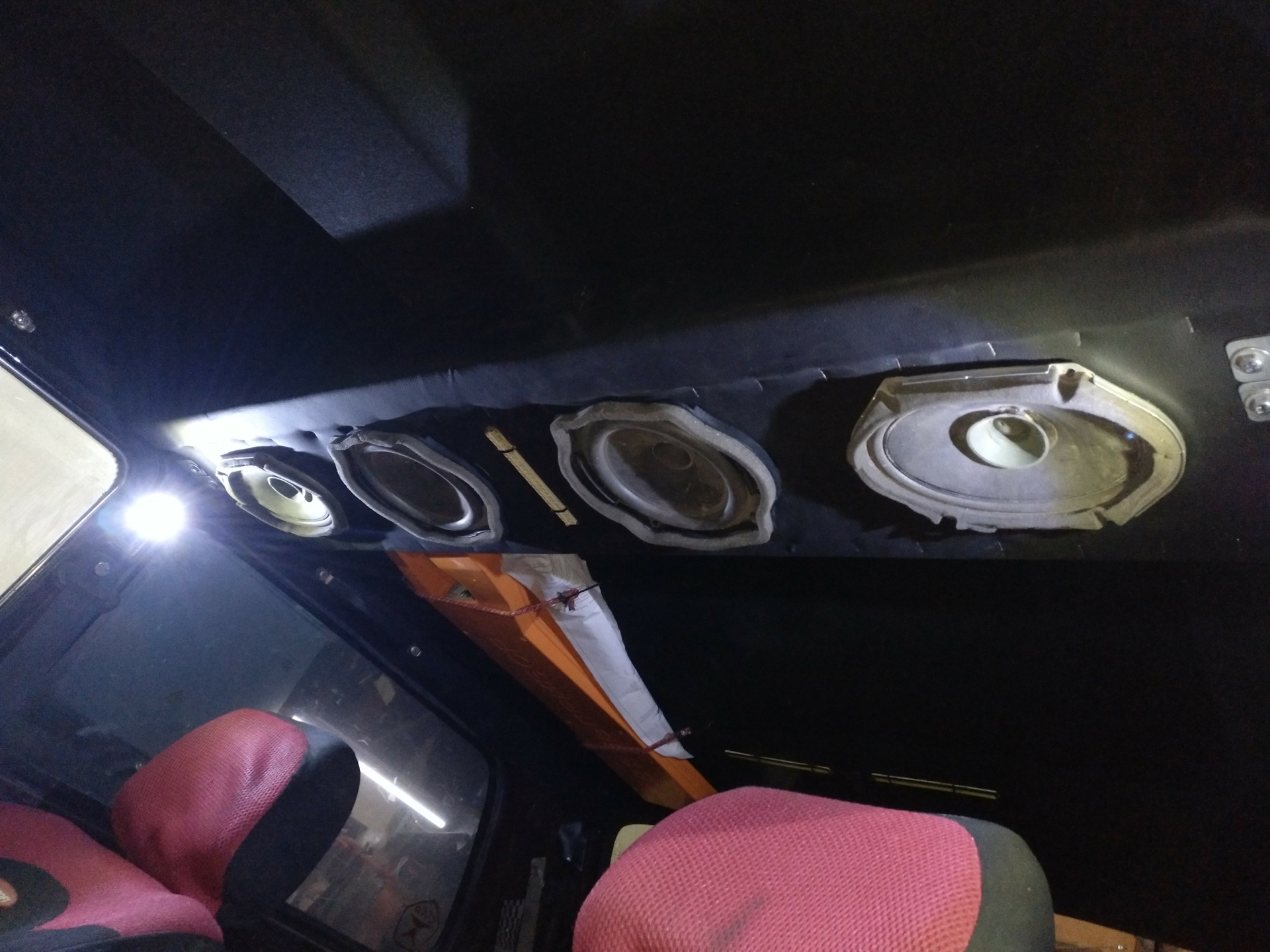 Полка задняя под динамики ВАЗ 2121 Нива в потолок