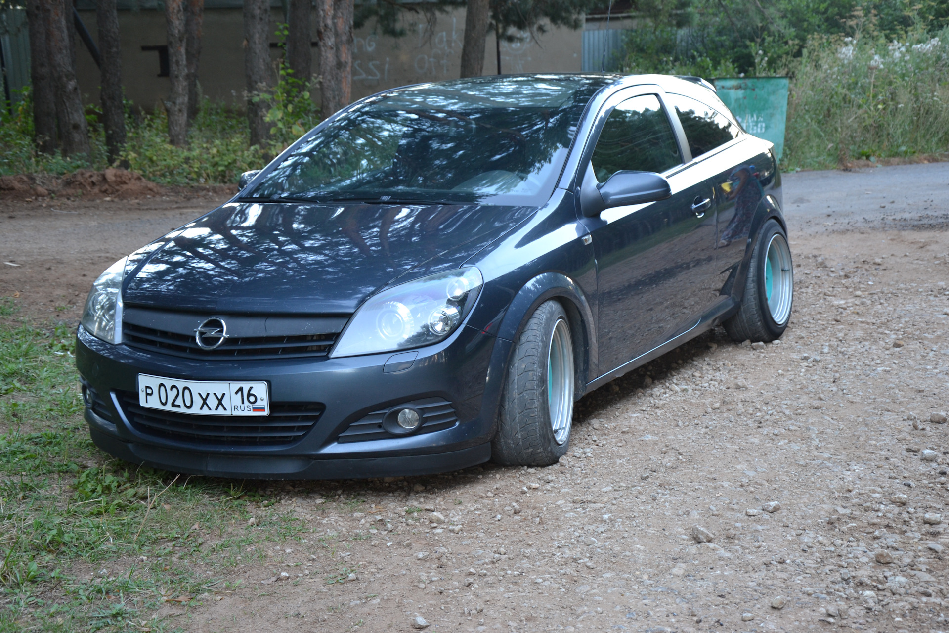 Opel Astra stance