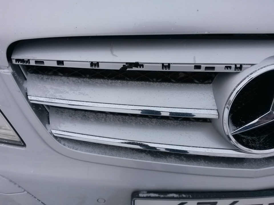 Как снять решетку радиатора мерседес Молдинг решетки радиатора - Mercedes-Benz Viano (W639), 2,2 л, 2010 года стайлин