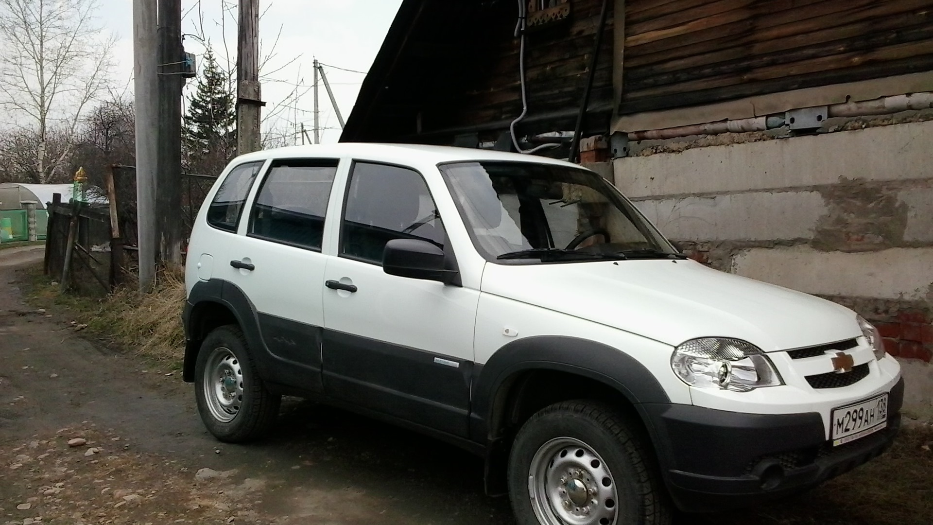 Нива бертоне. Нива Шевроле Бертоне. Нива Шевроле Бертоне белая. Chevrolet Niva Bertone Edition. Белая Chevrolet Niva Bertone.