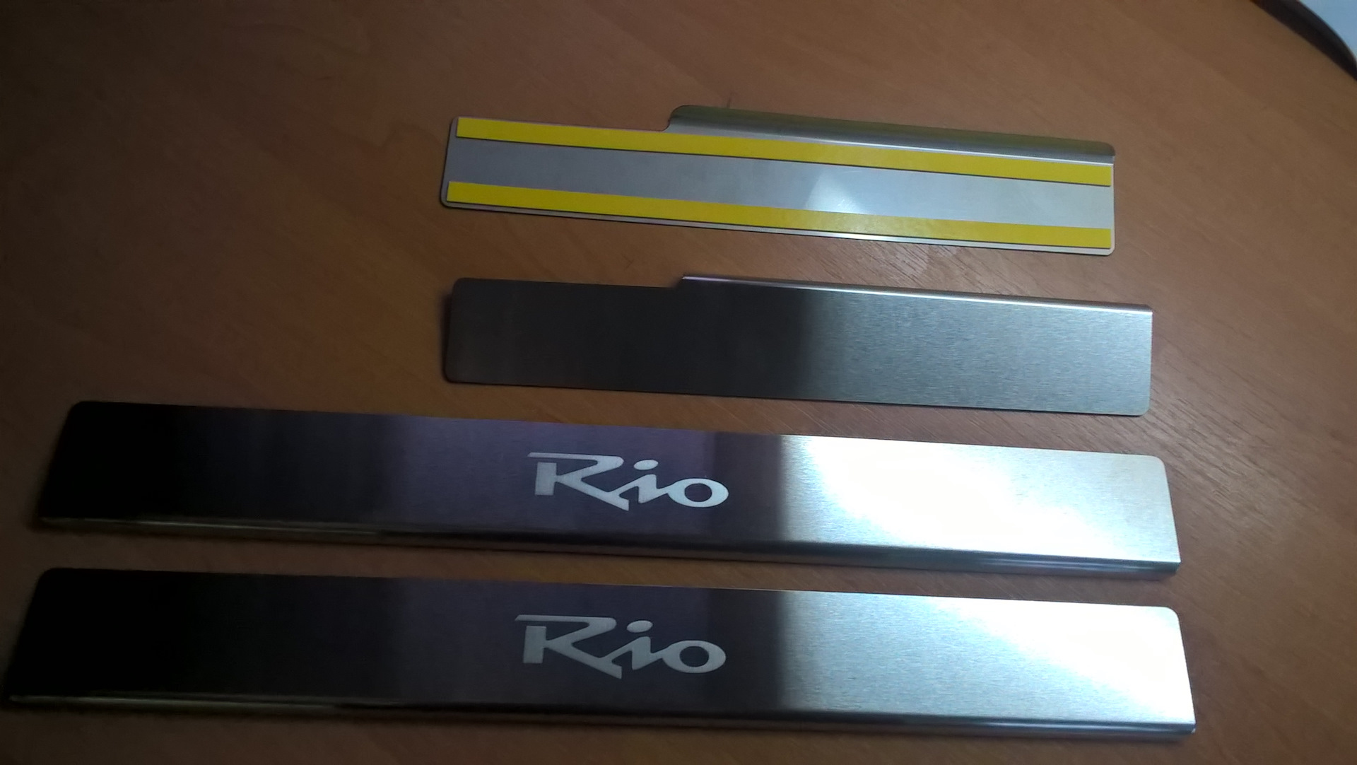 E105esg000 — накладки на пороги из нержавейки. Пороги на range rover sport l320 из нержавейки. Накладки на пороги automax рено логан. Накладки из стали на киа рио 3. Накладки порогов ford connect размеры.