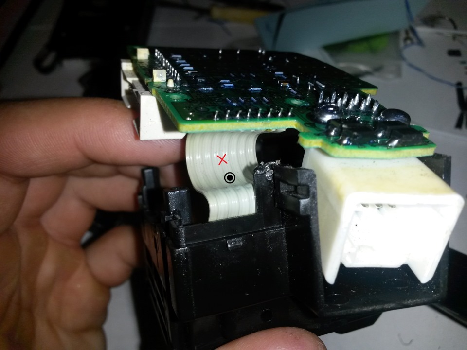 Место разрыва и подключения — Mitsubishi Pajero iO