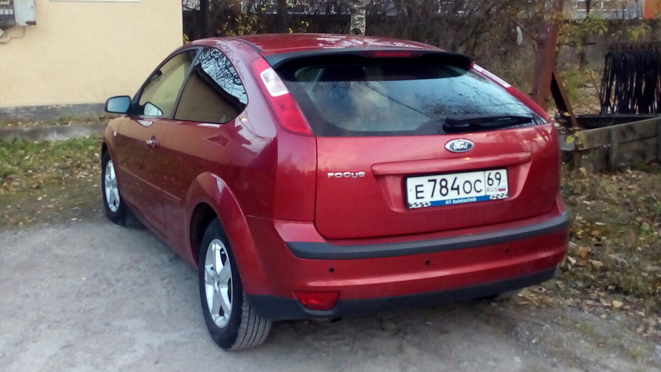 Фокус 2 1.8 бензин. Ford Focus 2006 зад. Ford Focus 2 хэтчбек зад. Форд фокус 2 2007 хэтчбек зад. Форд фокус 2 хэтчбек задом.