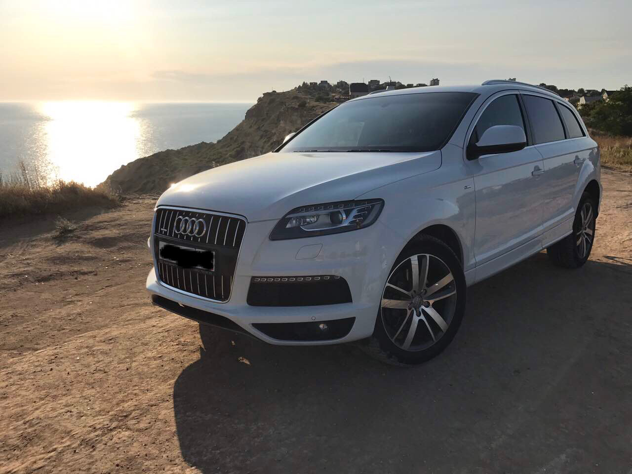 Бел 7. Audi q7 White. Audi q7 белая. Audi q7 2015 белая. Ауди ку 7 белая.