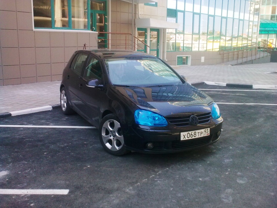 Синие фары — Volkswagen Golf Mk5, 1,4 л, 2006 года | просто так | DRIVE2