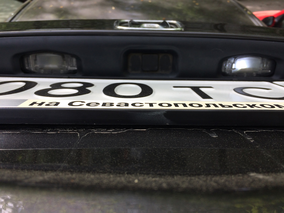 Замена лампочек в подсветке номера — Honda Accord (8G), 2,4 л, 2008 ...