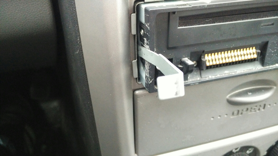 Подключение AUX и как вытащить магнитолу. — LADA Приора хэтчбек, 1,6 л ...