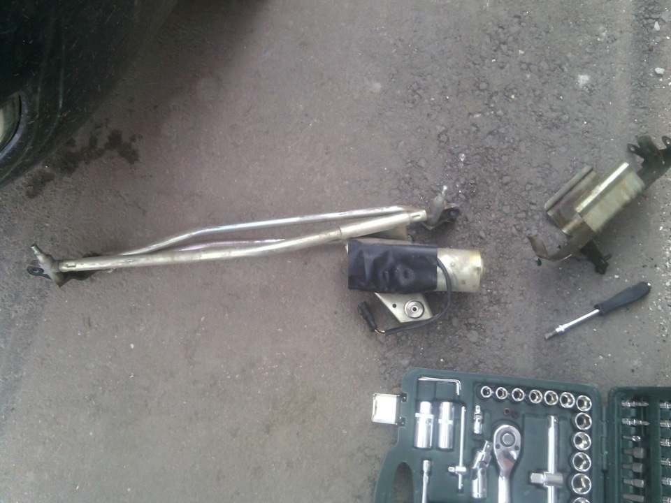 Смазка мотора дворников и др. — Lada Приора хэтчбек, 1,6 л, 2008 года ...