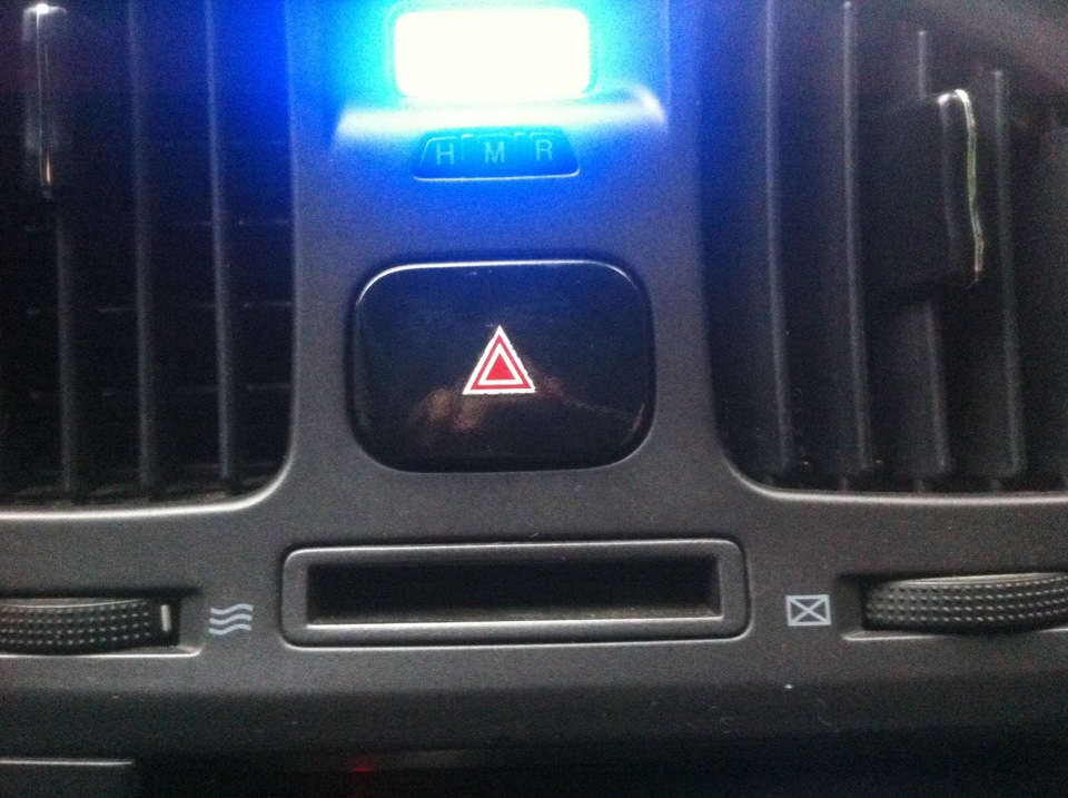 Хендай аварийка. Elantra 6 кнопка аварийки. Кнопка аварийки Elantra XD. Кнопка аварийки Хендай Элантра 3. Hyundai Elantra 3 XD кнопка аварийки.