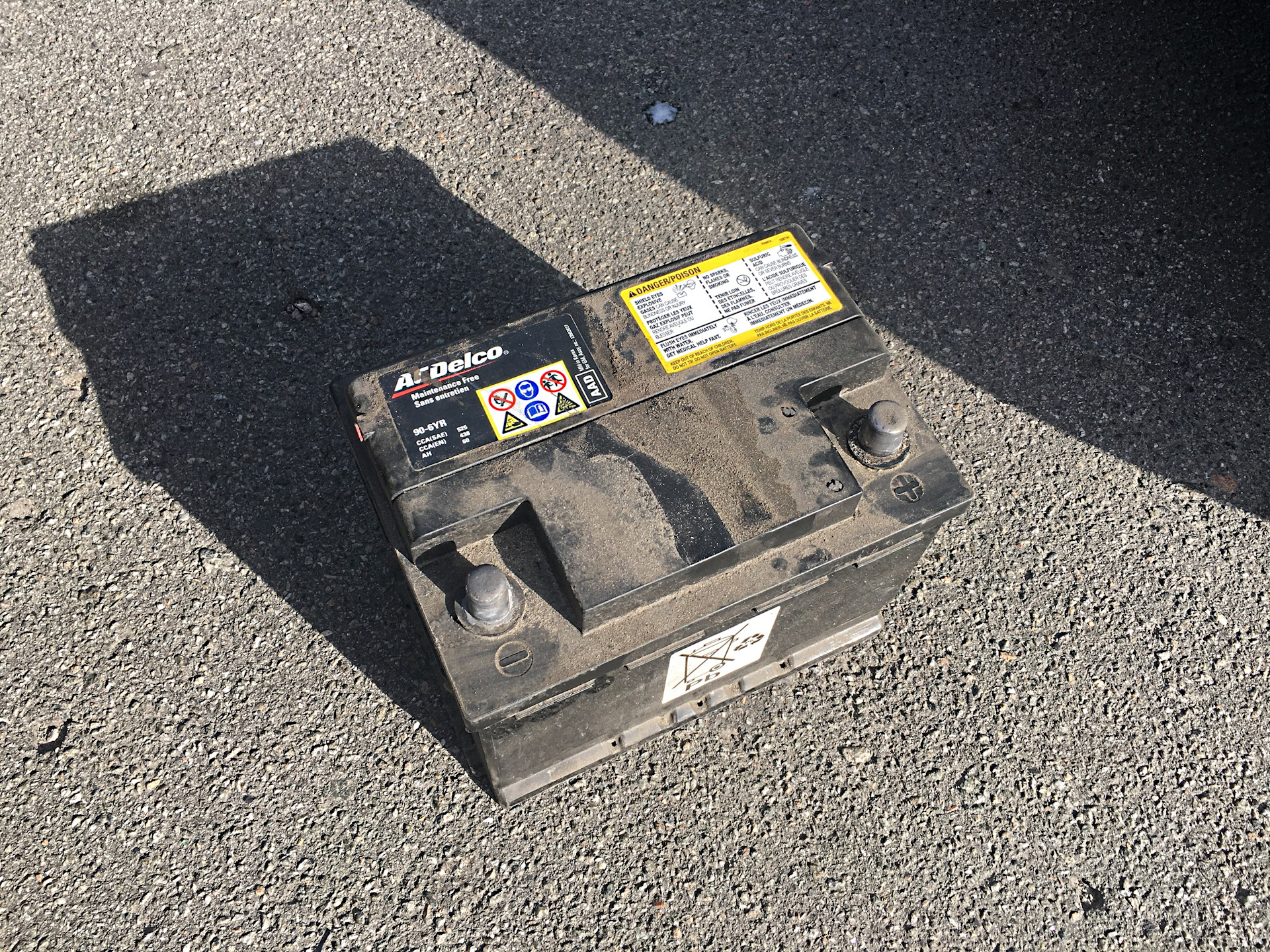 Зарядка акб на морозе. Злая батарейка. Замыкание аккумулятора автомобиля. Признаки rb убитого аккумулятора. Смерть аккумулятора.