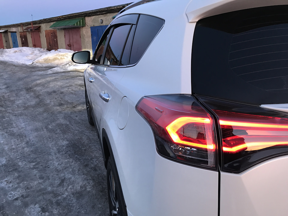 Фото в бортжурнале Toyota RAV4 (IV)