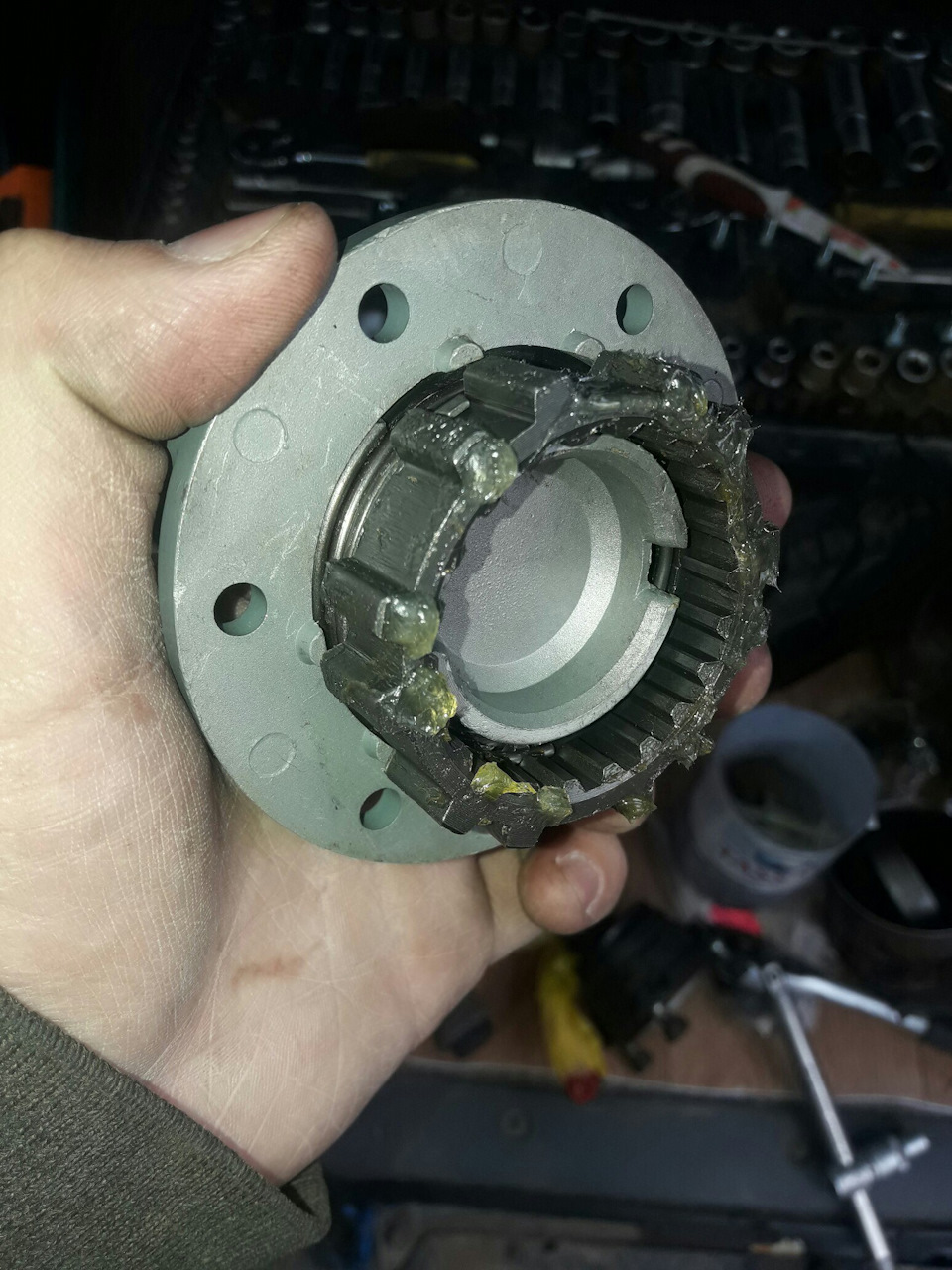 щелчки спереди. 5. треск под нагрузкой. постукивание при трогании с места. щелчок при трогании с места.