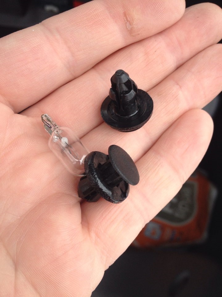 Замена габарита. — Nissan Almera V (G11/15), 1,6 л., 2014 года ...