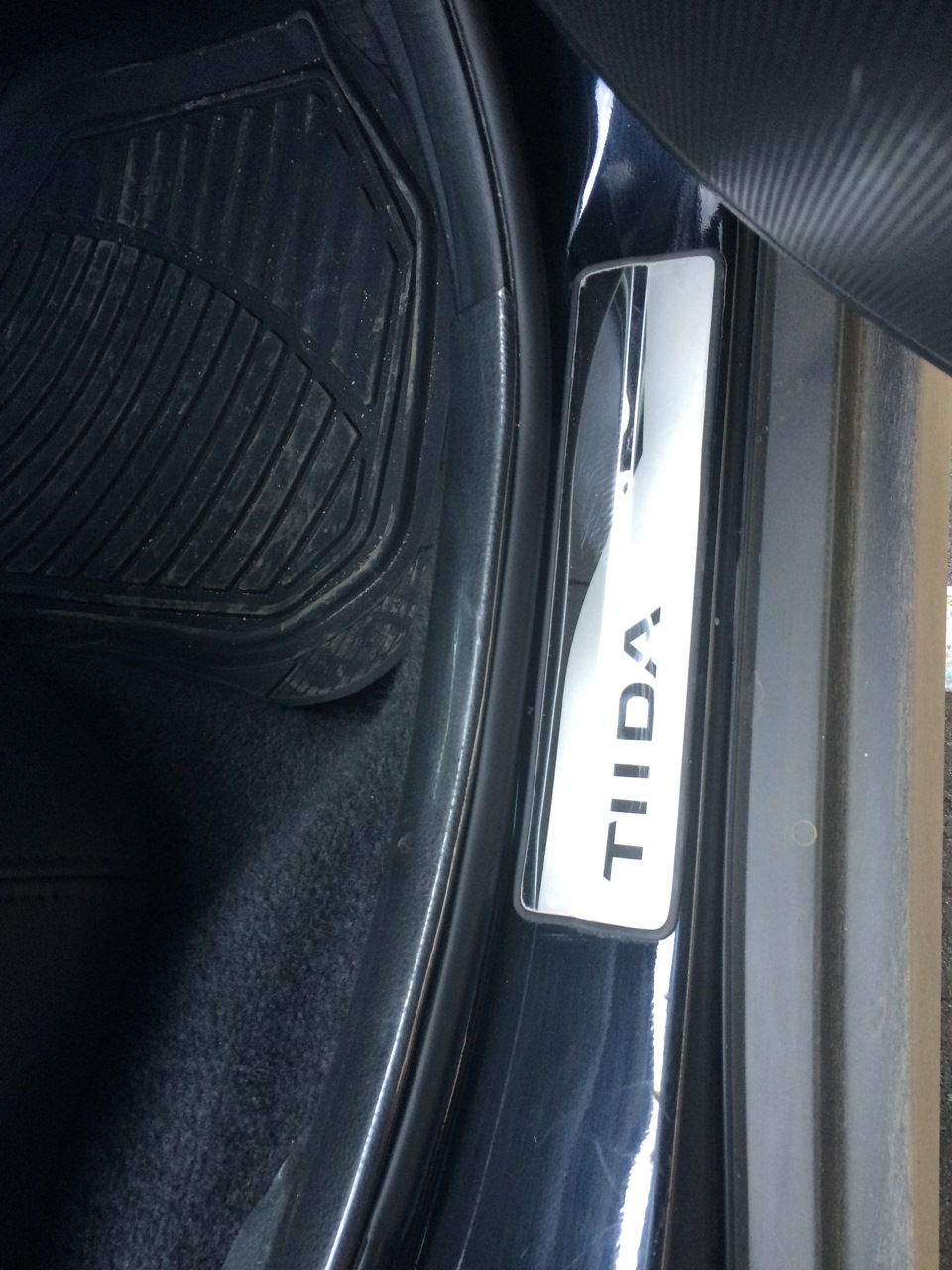 Накладки на пороги вместо штатных — Nissan Tiida (1G), 1,5 л, 2009 года ...