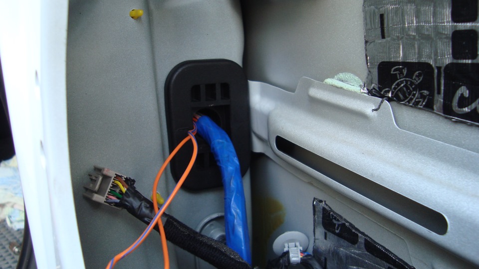 Подсветка катафот и околодверного пространства — KIA Sportage (3G), 2 л ...