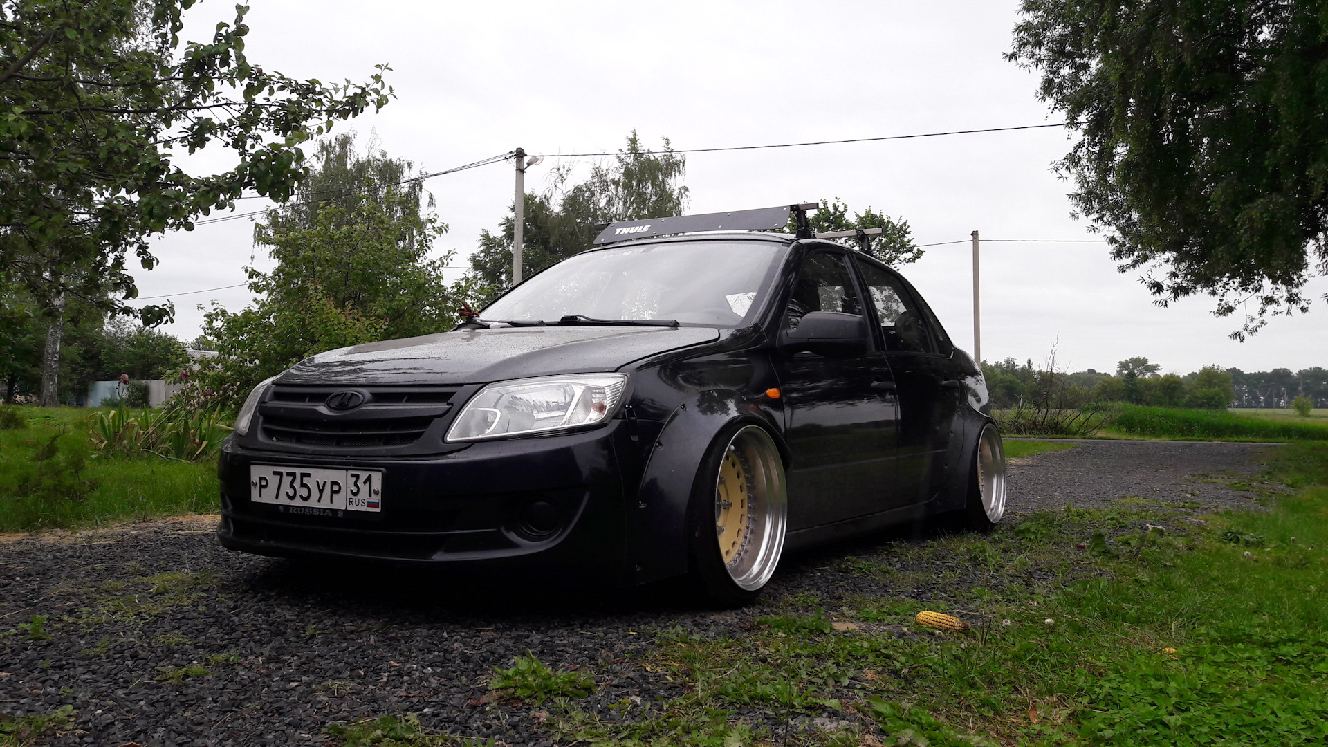 Lada Granta stance