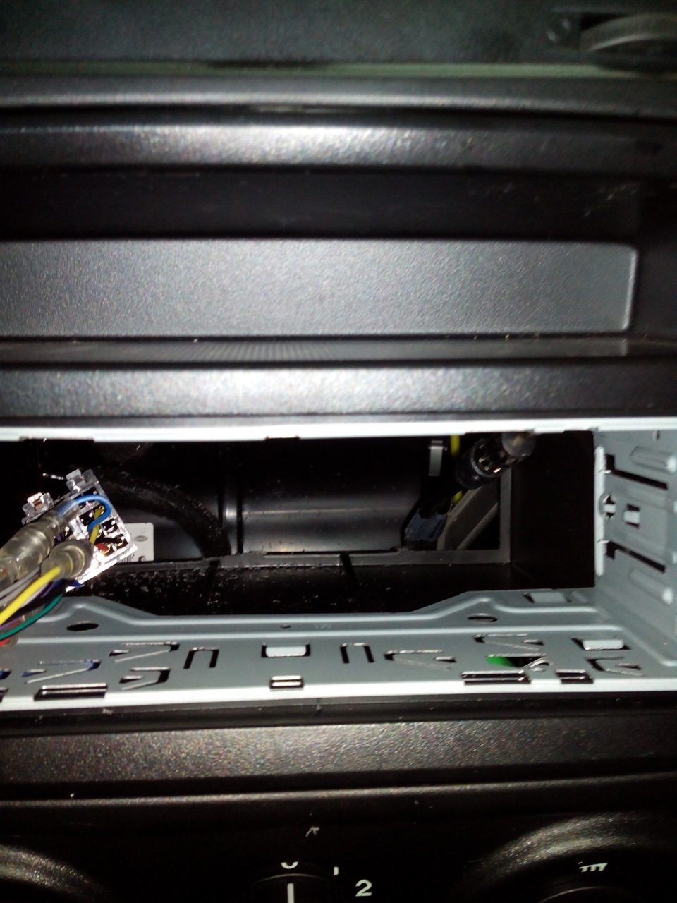 магнитола и аудиоподготовка — Lada Калина 2 хэтчбек, 1,6 л, 2013 года ...