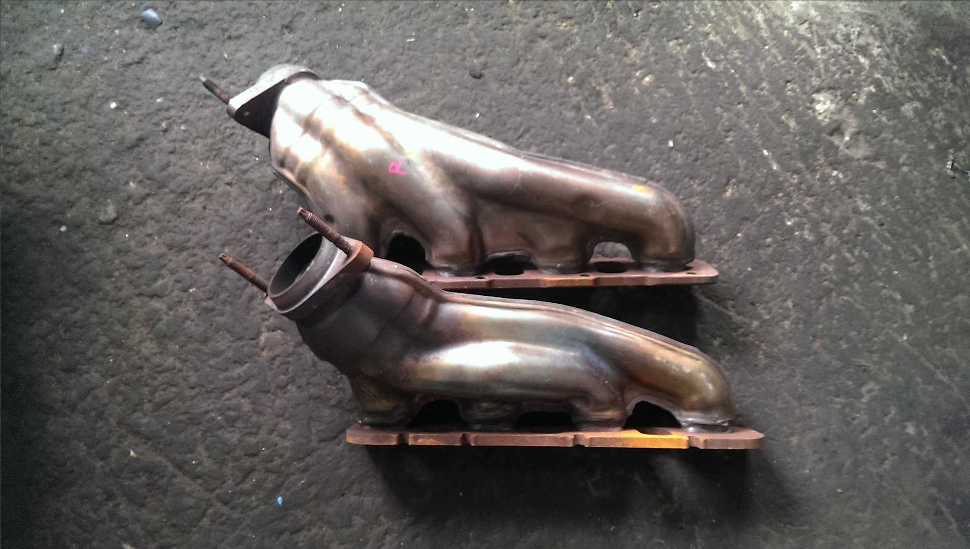 Система охлаждения выпускного коллектора. Выпускной коллектор colt ralliart. Обмотка выпускного коллектора термолентой. Температура выхлопных газов бензинового двигателя в коллекторе. Температура выпускного коллектора.