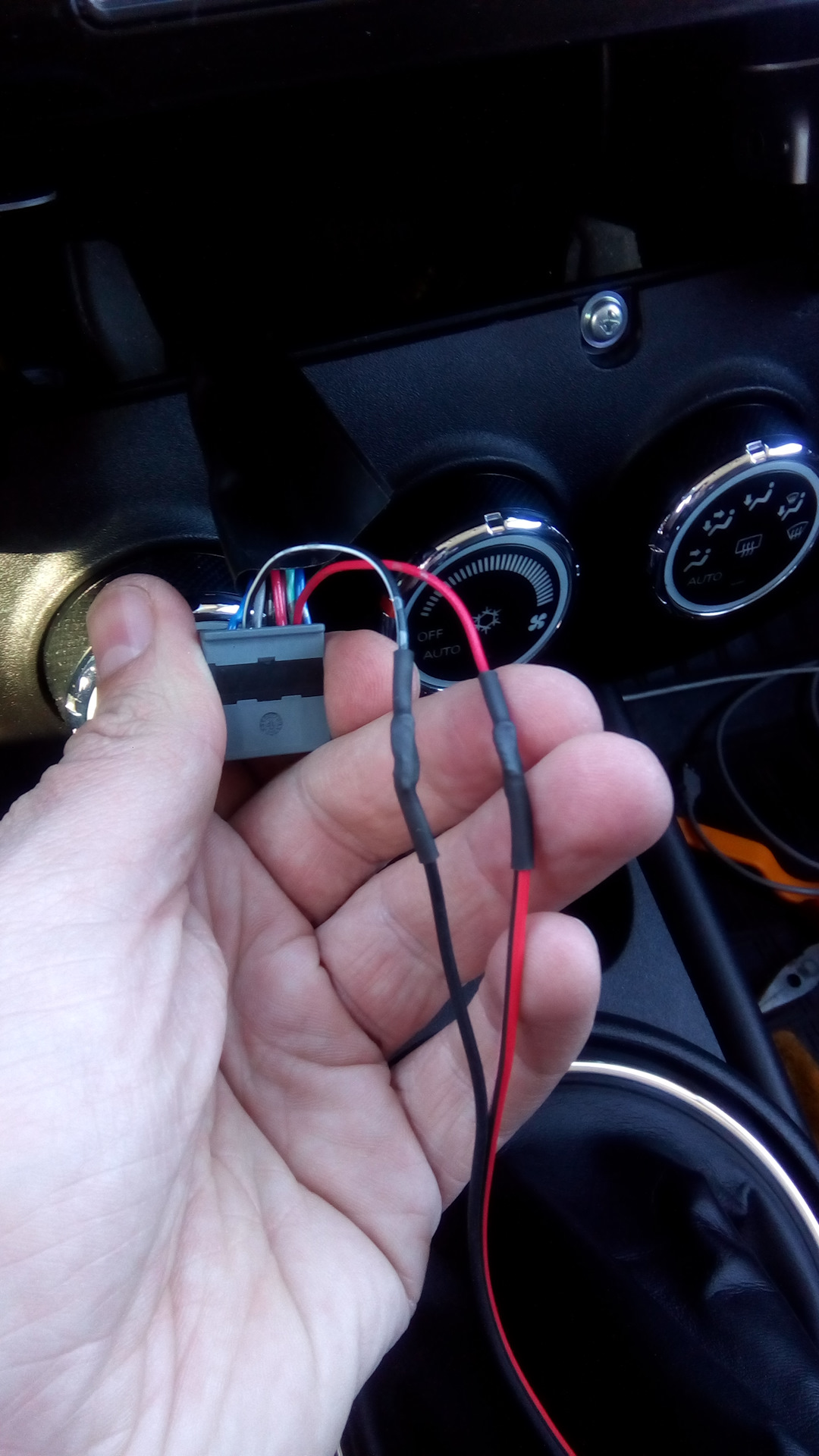 Предохранители для автомобиля сузуки джимми 2008 года. Провода на магнитолу ваз 2107. Не работает прикуриватель магнитола. Плюс на прикуривателе ваз 2114. Плюс на магнитолу ваз 2112.