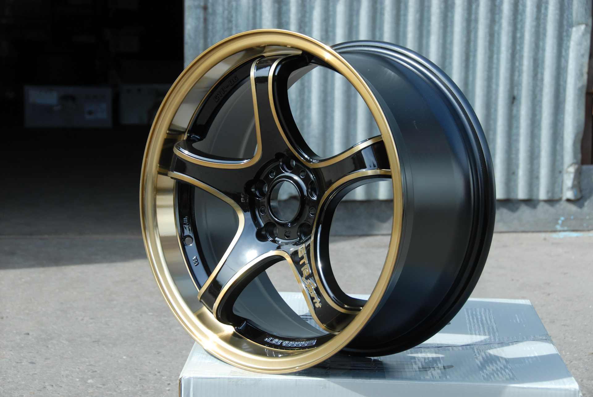 Новые диски 5 150 r18 sakura wheels белые фото