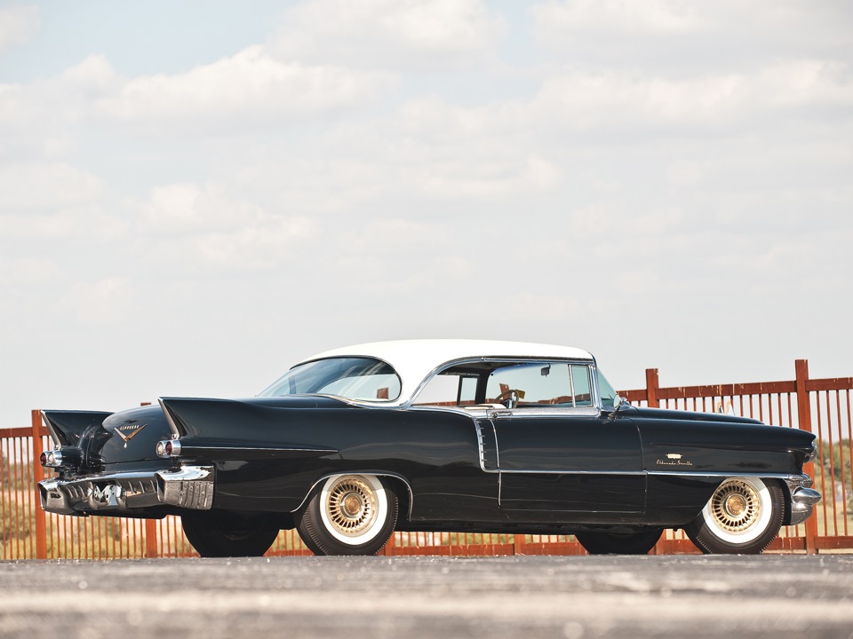 Автомобиль cadillac 1962 года