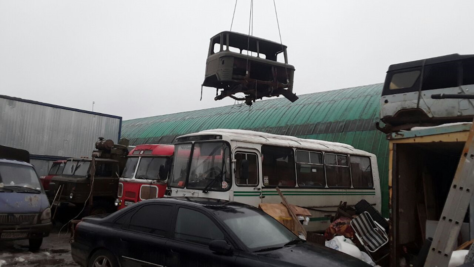 Заодно при расчистке базы нашелся донор — ПАЗ-3206 4х4