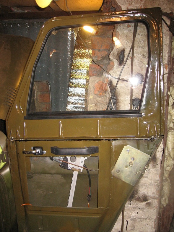 Стекло задней двери уаз. УАЗ 469 С стеклоподъемниками.