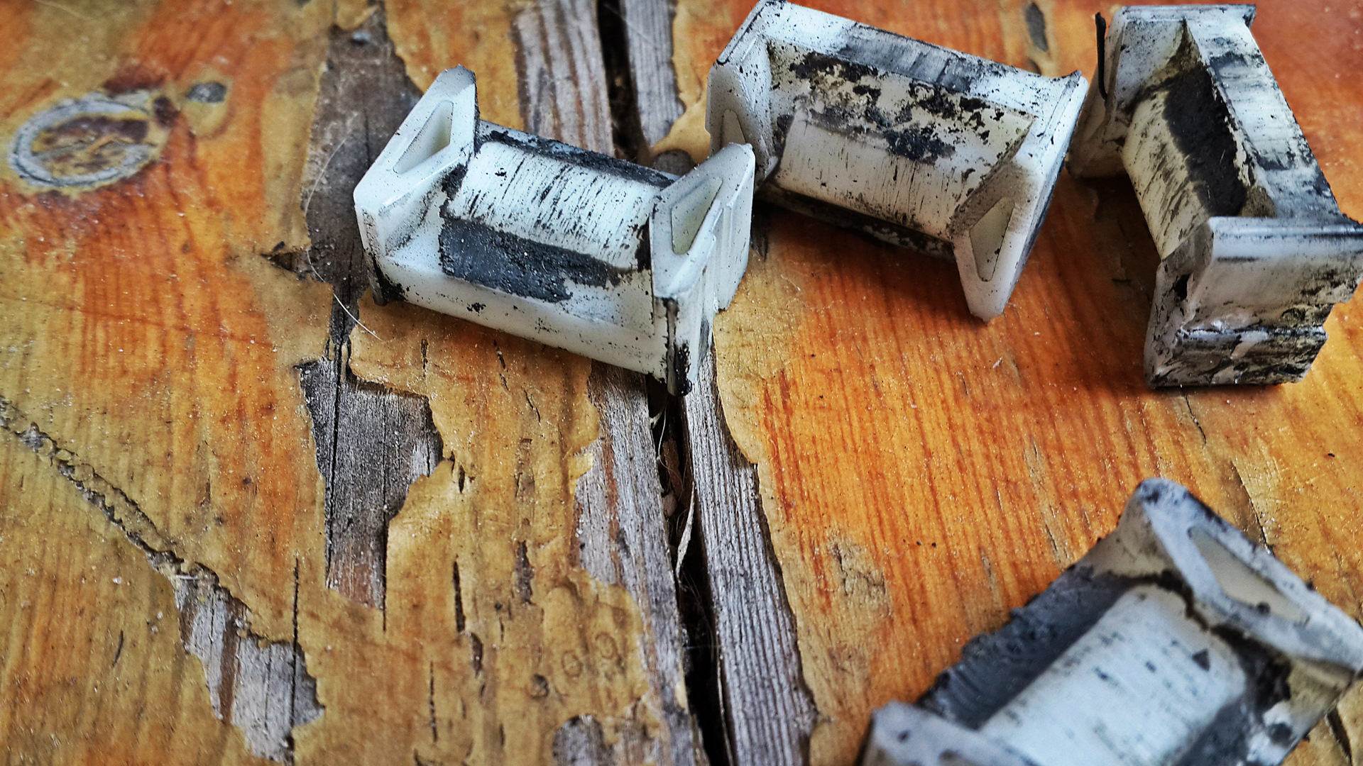 Замена вкладышей дверных ограничителей Infiniti FX — Infiniti FX (1G ...