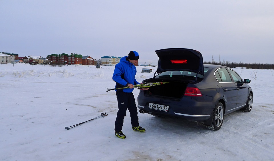 Лыжи porsche. Лыжное авто. Горнолыжный трансфер. Сноуборд в машине. Сноуборд в машине.