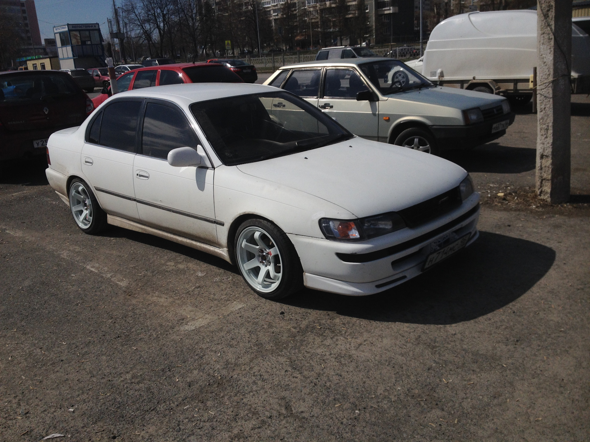 Ае ед. Toyota Carina r16. Тойота Королла AE 100 на r16. Белая Toyota Corolla ae100. Rays te37 Toyota Corolla.