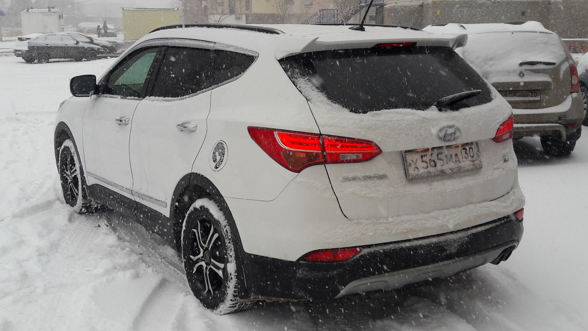 Санта фе зимой. Хендай Санта Фе зимой. Hyundai Santa Fe 2021 зимой. Хендай сантафе зимняя реш. Санта Фе зимой 2022.