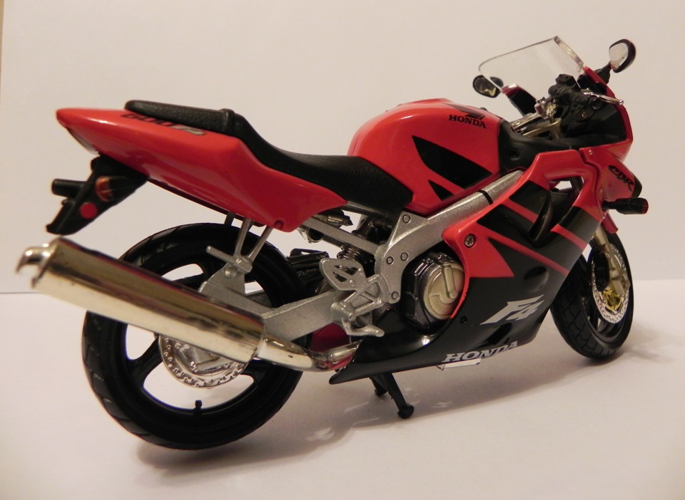 Игрушка Модель коллекционная Мотоцикл WELLY 1:18 Suzuki Hayabusa, красный - купи