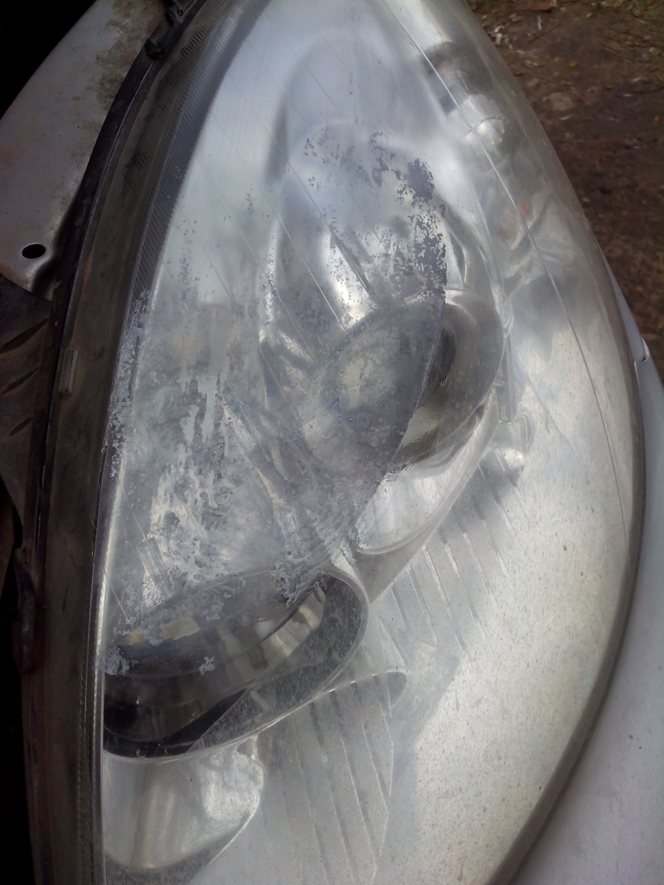 Притемненные фары лаком. Снятие лака с фар. Задние фары покрыть полиуретаном. Защитное покрытие для фар. Тонировка задних фонарей лаком.