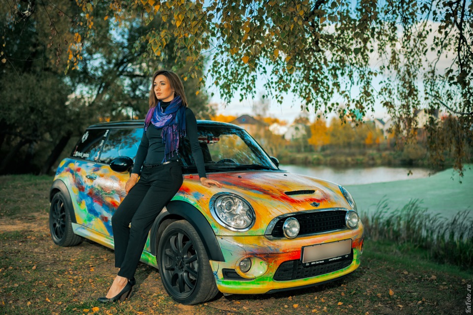 Мини фотосессия. Карпенко Алена Mini Cooper. Осенний мини Купер. Осень мини Купер. Фотосессия с мини Купером.