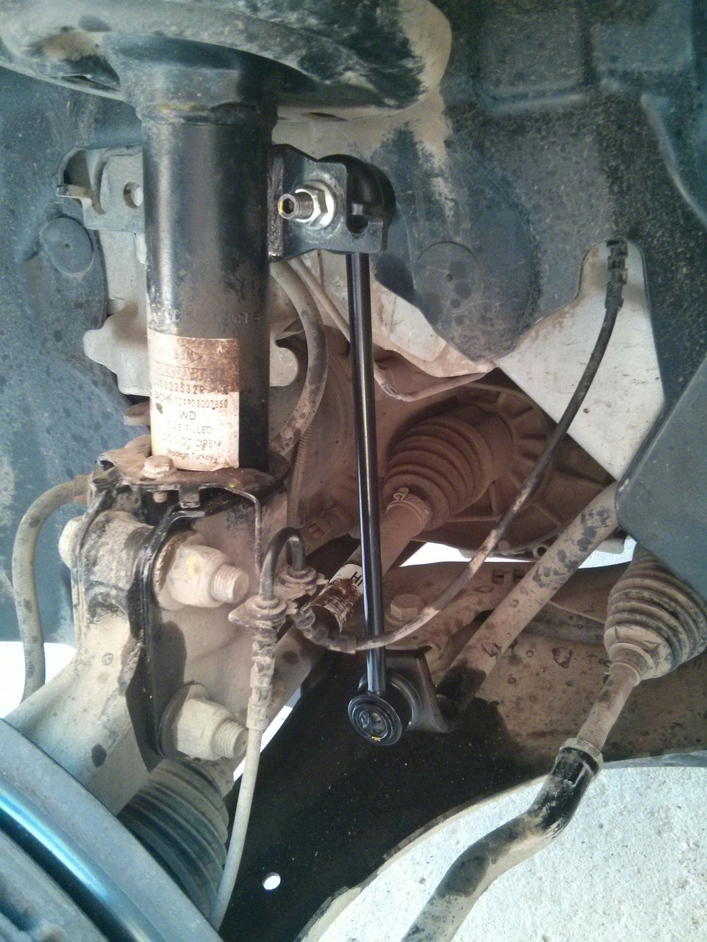 Замена стойки переднего стабилизатора Renault Megane III 2.0 dCi