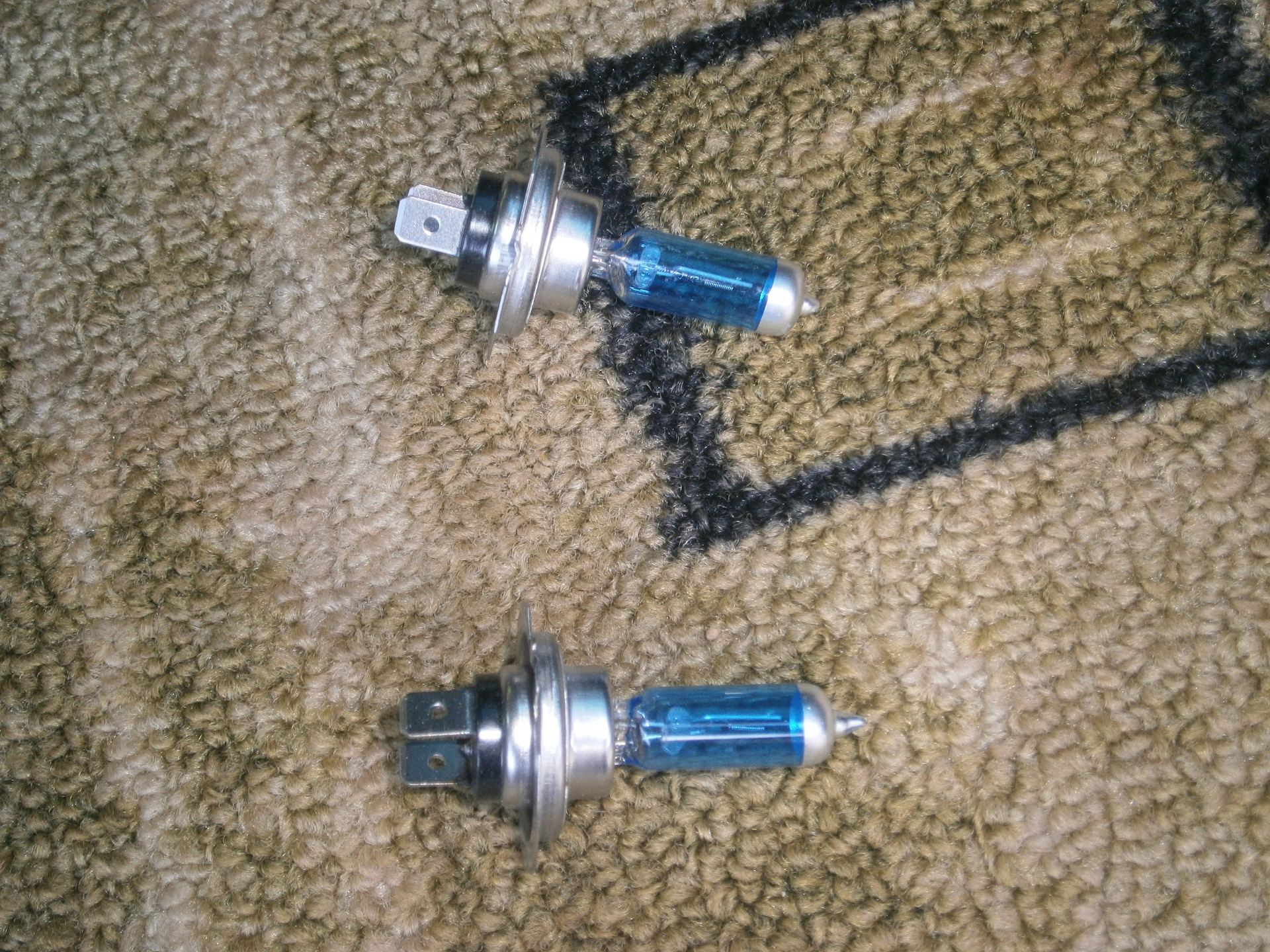 Лампа ближнего света vw sharan. Фара для шаран. Габаритные лампочки фольксваген шаран. Лампы ближнего и дальнего света фольксваген шаран 2002г. Лампочки шаран.